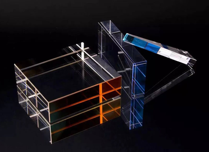 Thiết bị làm đẹp bằng laser